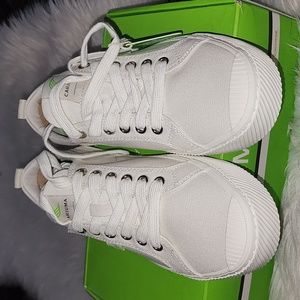 New Cariuma OCA Off White Canvas Sneakers, NIB, Unisex -  9 Men's, 10.5 Women's